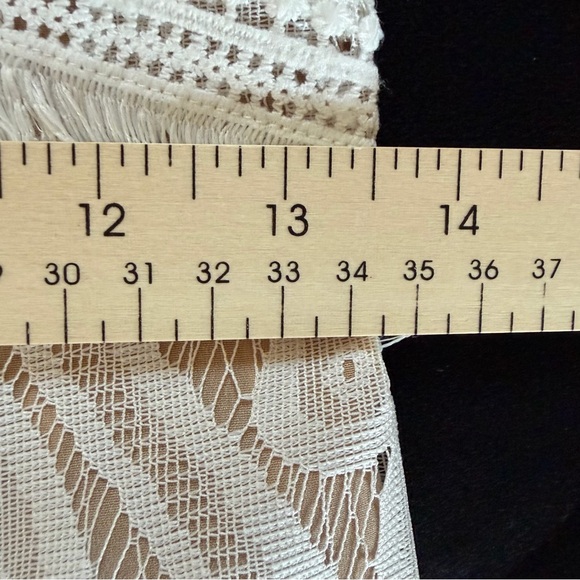 Elegant White Lace Dress Size XS - Picture 6 of 9